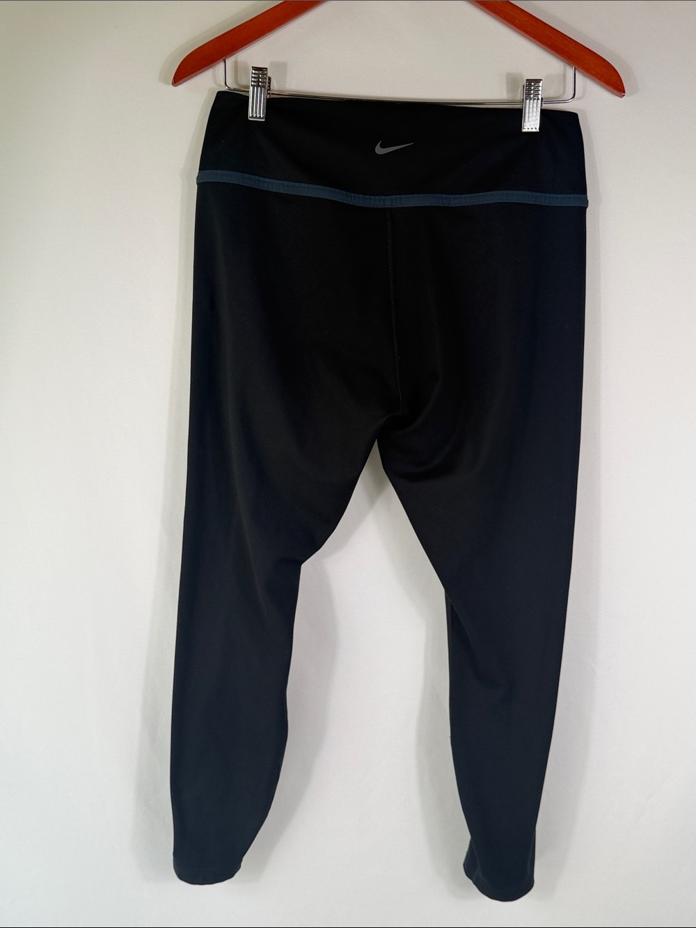 Nike One Dri-Fit Black Leggings with Light Blue Piping Womens Size XL inseam 24” - Picture 5 of 6